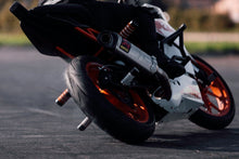 Cargar imagen en el visor de la galería, Juego Mitas 160/60 110/70 R17 Sportforce+ R3 Ktm 390 Dominar