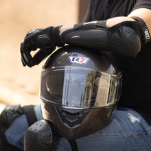 Cargar imagen en el visor de la galería, Rodilleras y Coderas Ajustables R7 Racing Pulsar Italika Fz