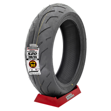 Cargar imagen en el visor de la galería, Llanta Bridgestone 190/55 S20 EVO 3 Capas S1000RR R1 PANIGAL