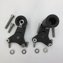 Cargar imagen en el visor de la galería, Sliders de Carenado Negros Suzuki GSXR 600 750 2011 2020
